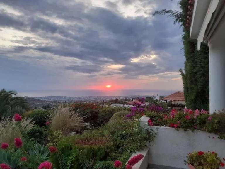 5 Bedroom House for Rent in Armou, Paphos District