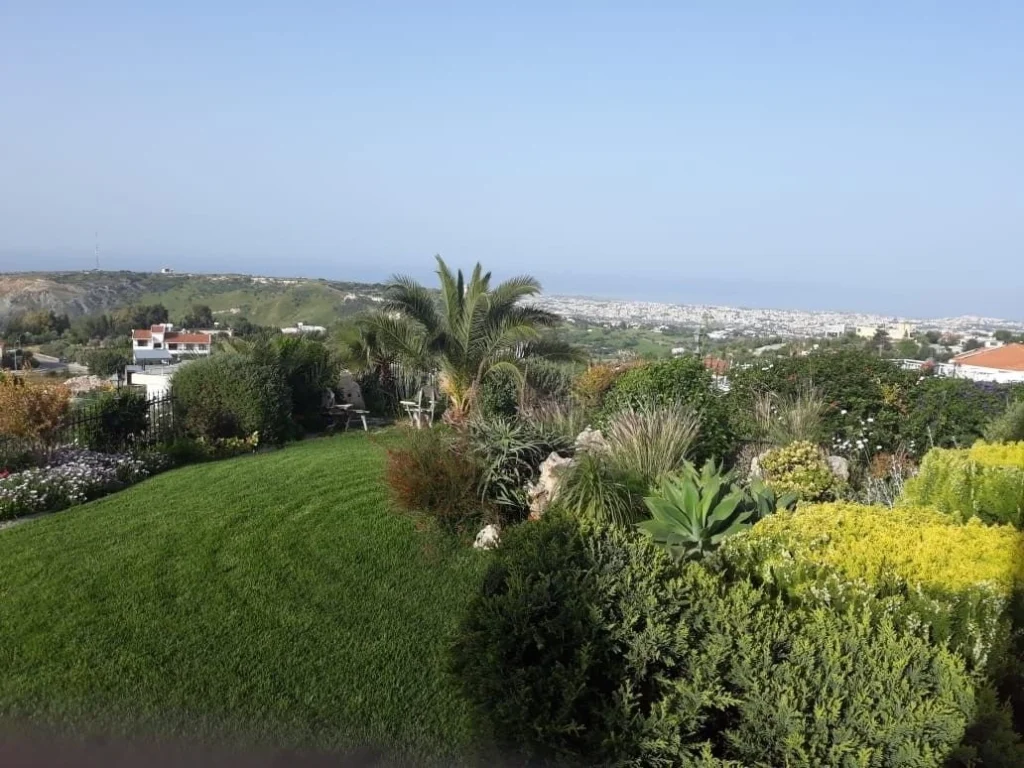 5 Bedroom House for Rent in Armou, Paphos District