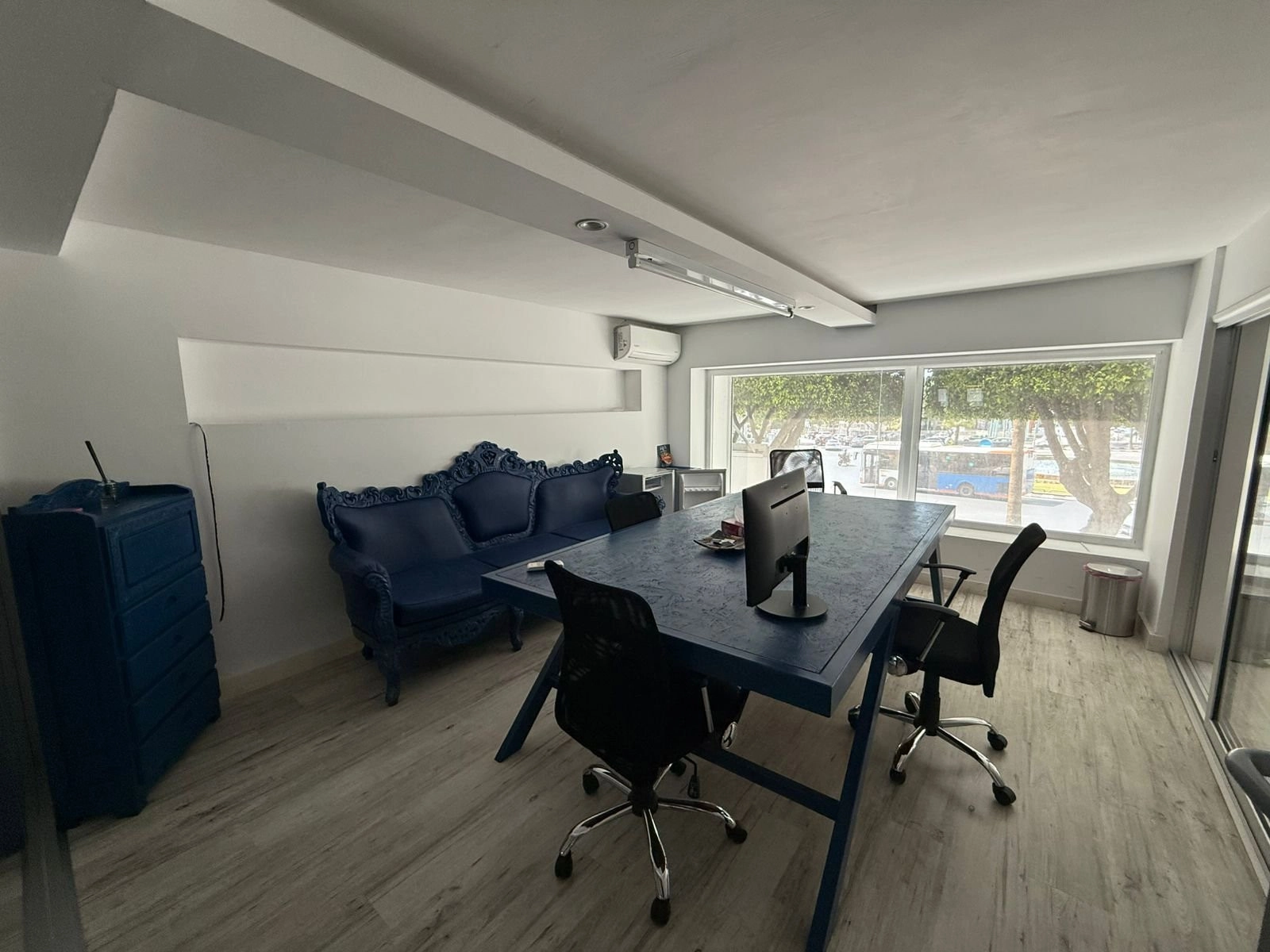 100m² Office for Rent in Limassol District