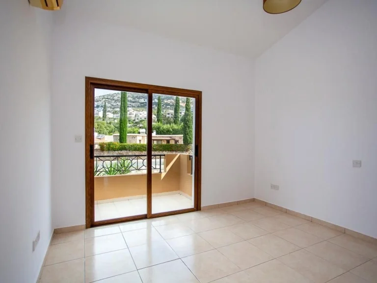 2 Bedroom House for Sale in Peyia, Paphos District