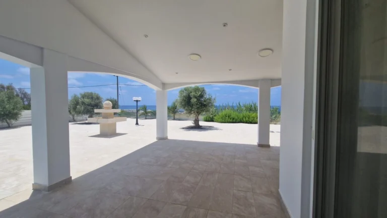 4 Bedroom House for Sale in Sea Caves, Paphos District