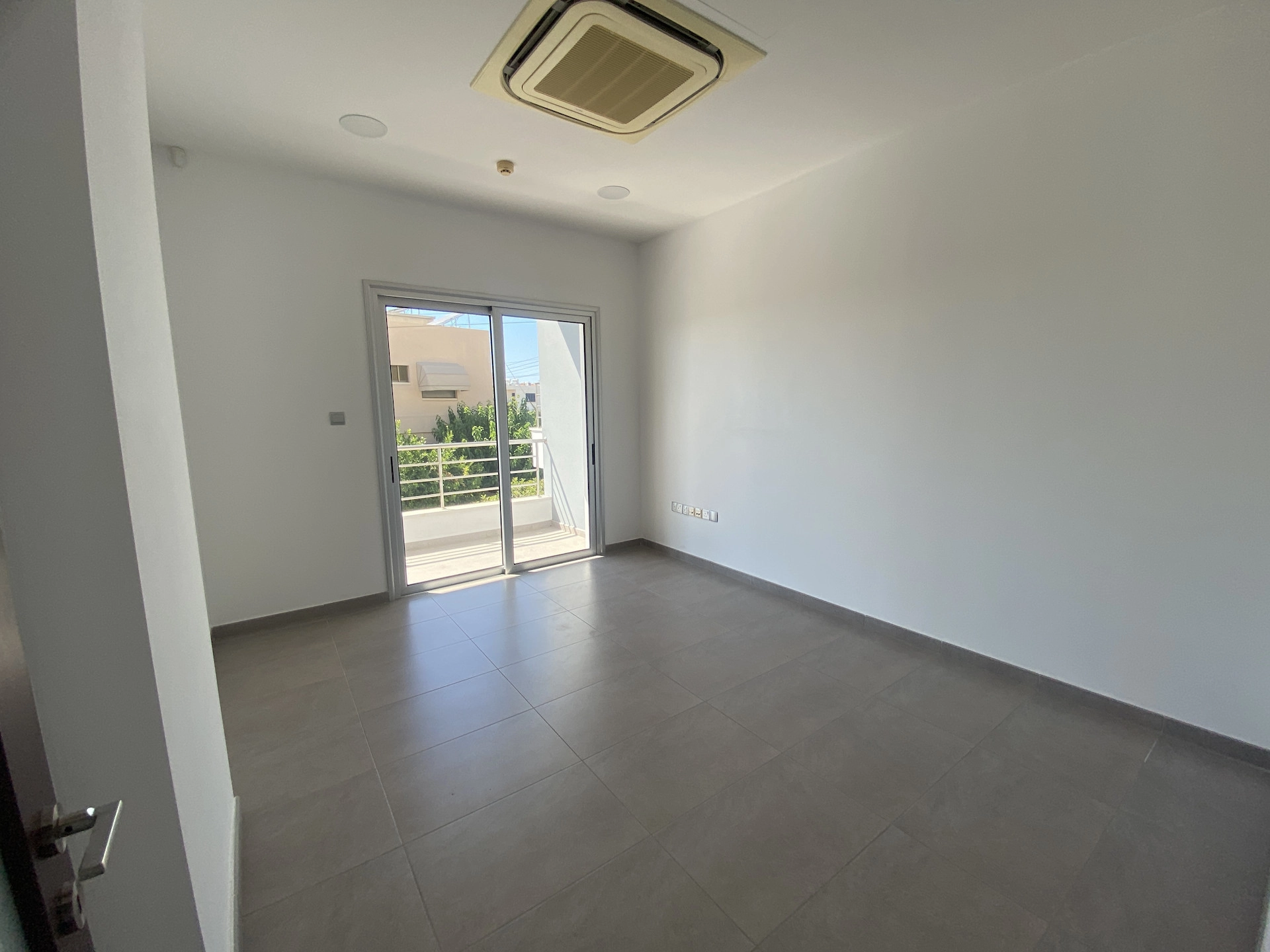 277m² Office for Rent in Paphos District