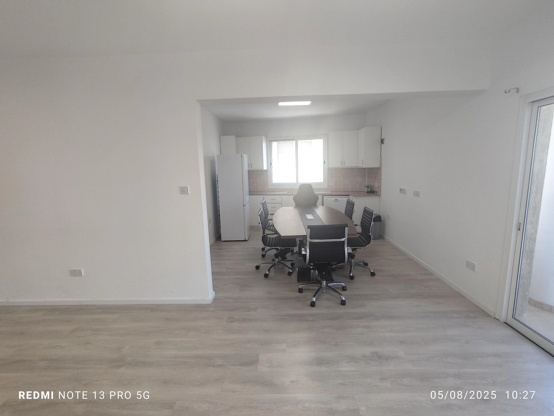 100m² Office for Rent in Limassol District