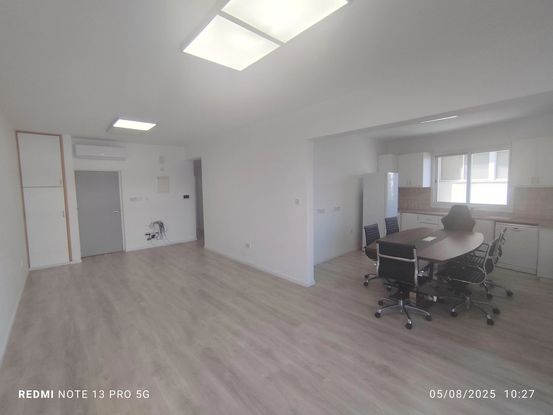 100m² Office for Rent in Limassol District