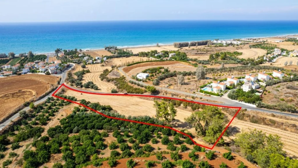 9,384m² Plot for Sale in Argaka, Paphos District