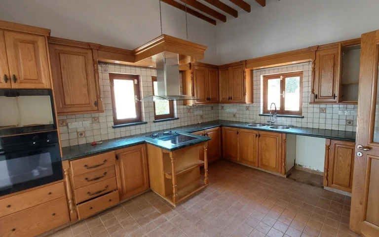 5 Bedroom House for Sale in Geroskipou, Paphos District
