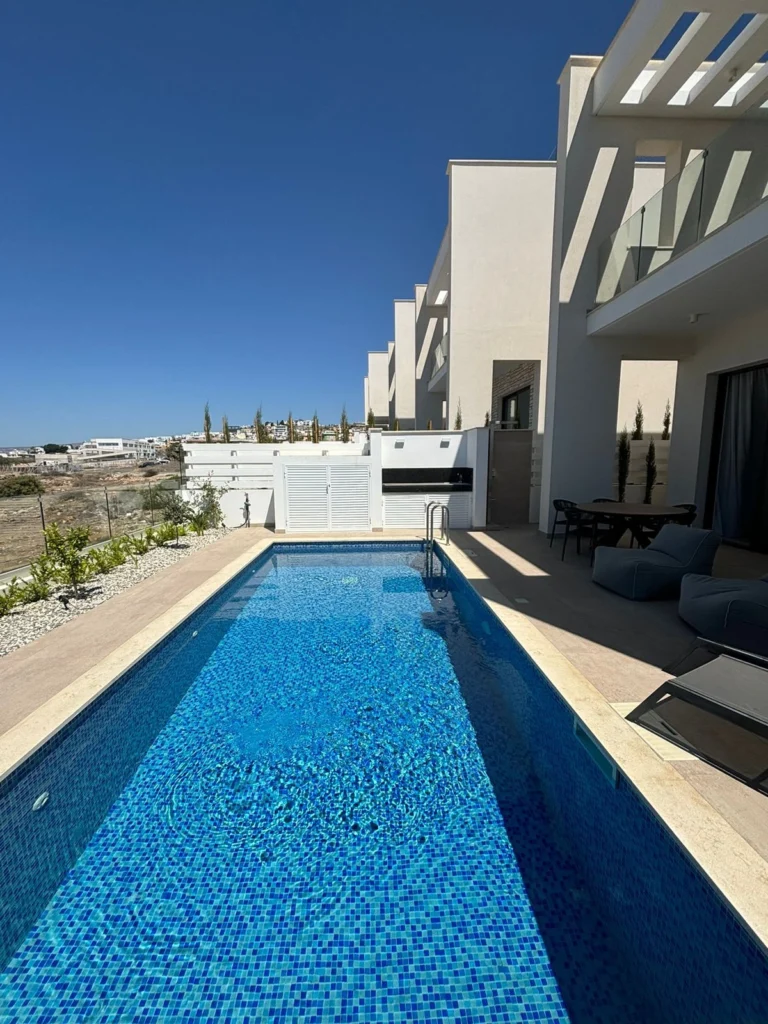 3 Bedroom House for Sale in Tombs Of the Kings, Paphos District