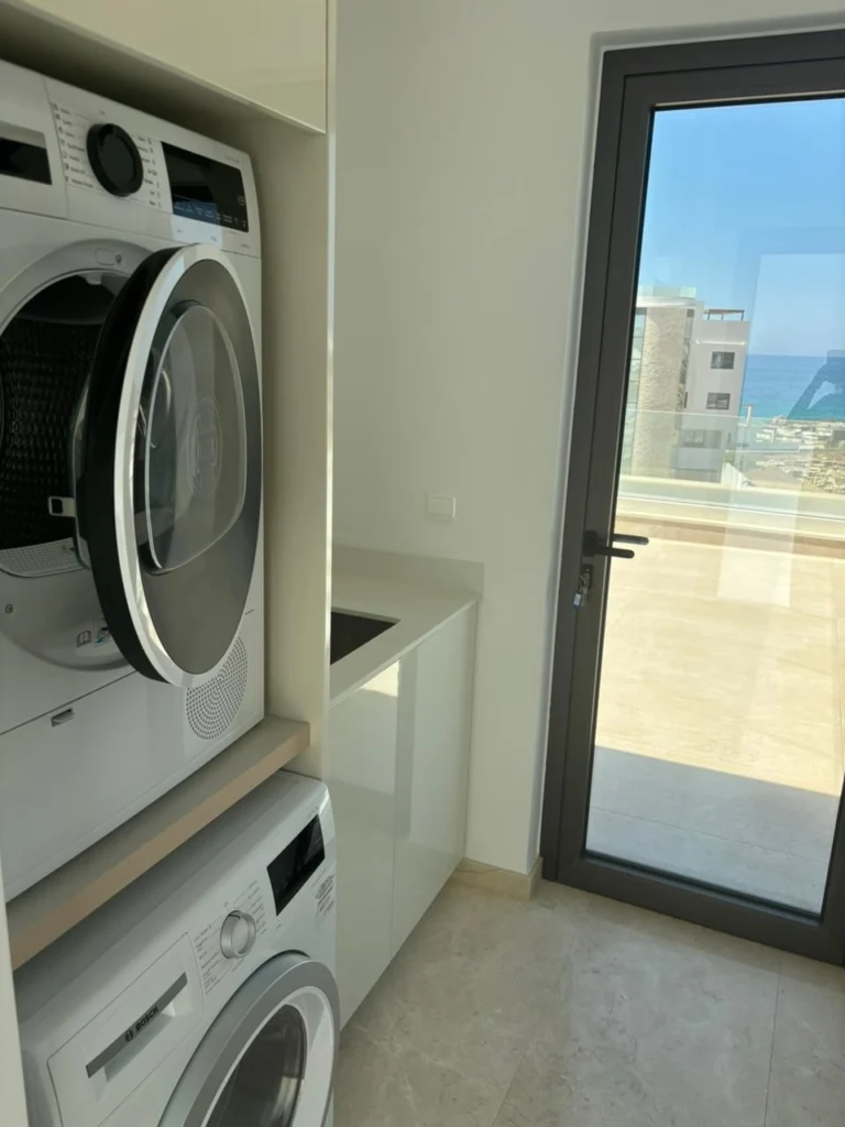 3 Bedroom House for Sale in Tombs Of the Kings, Paphos District