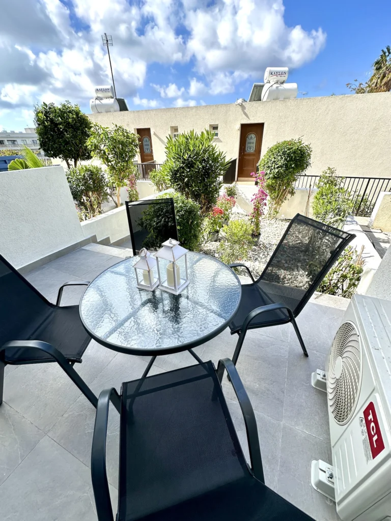 2 Bedroom House for Sale in Tombs Of the Kings, Paphos District