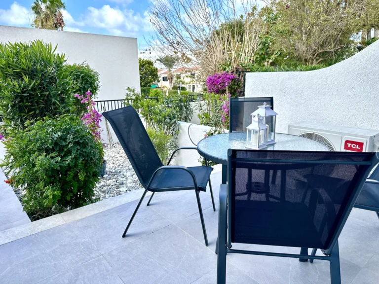 2 Bedroom House for Sale in Tombs Of the Kings, Paphos District