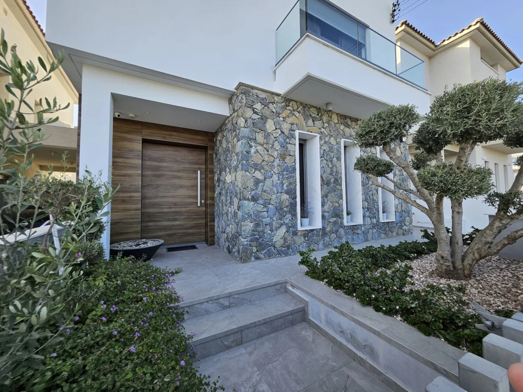 5 Bedroom House for Sale in Kolossi, Limassol District