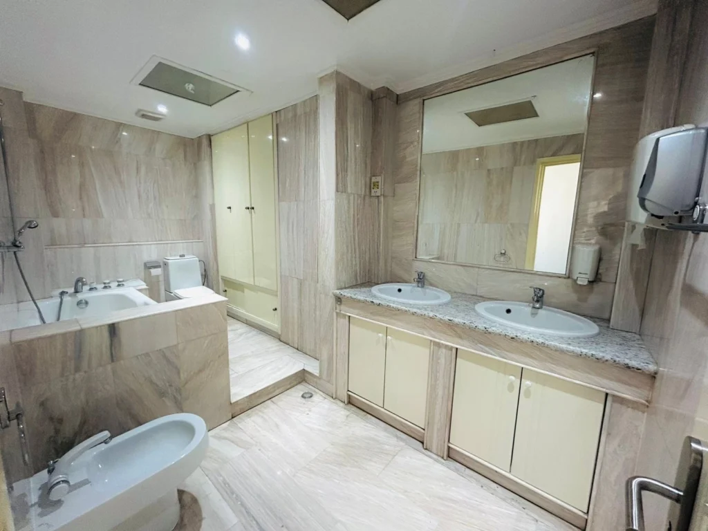 200m² Office for Rent in Limassol District