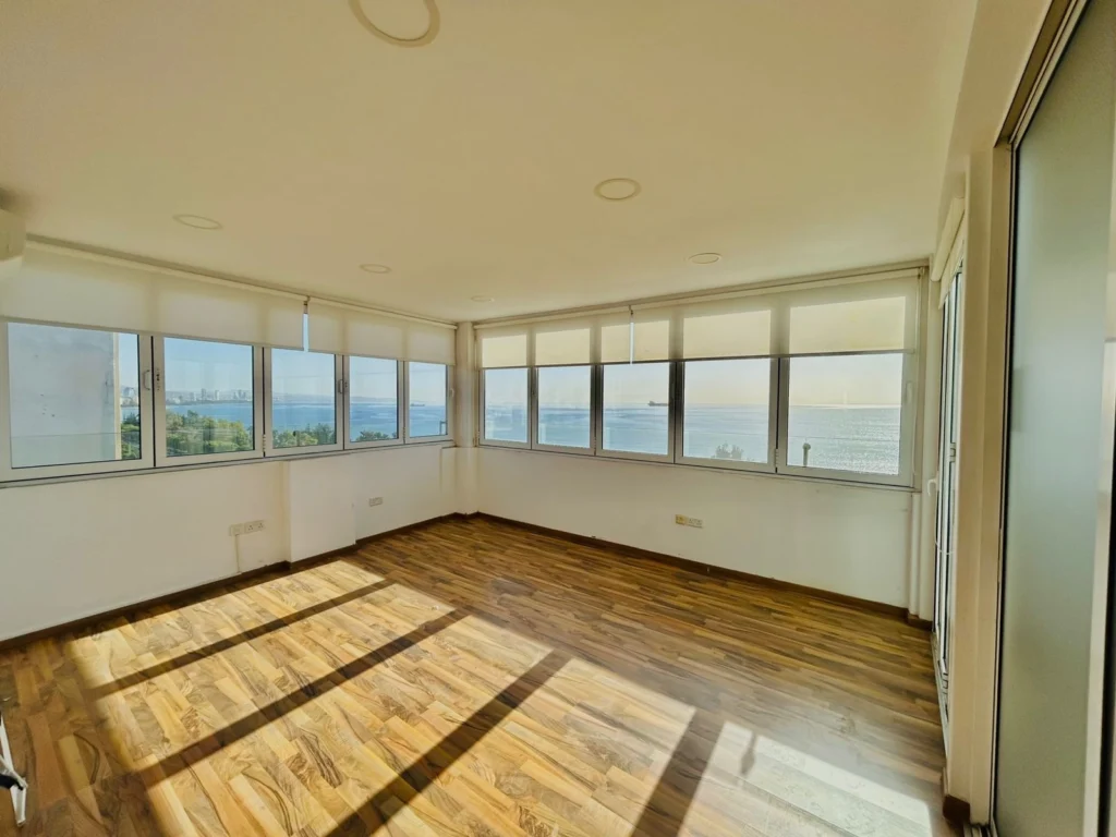 200m² Office for Rent in Limassol District