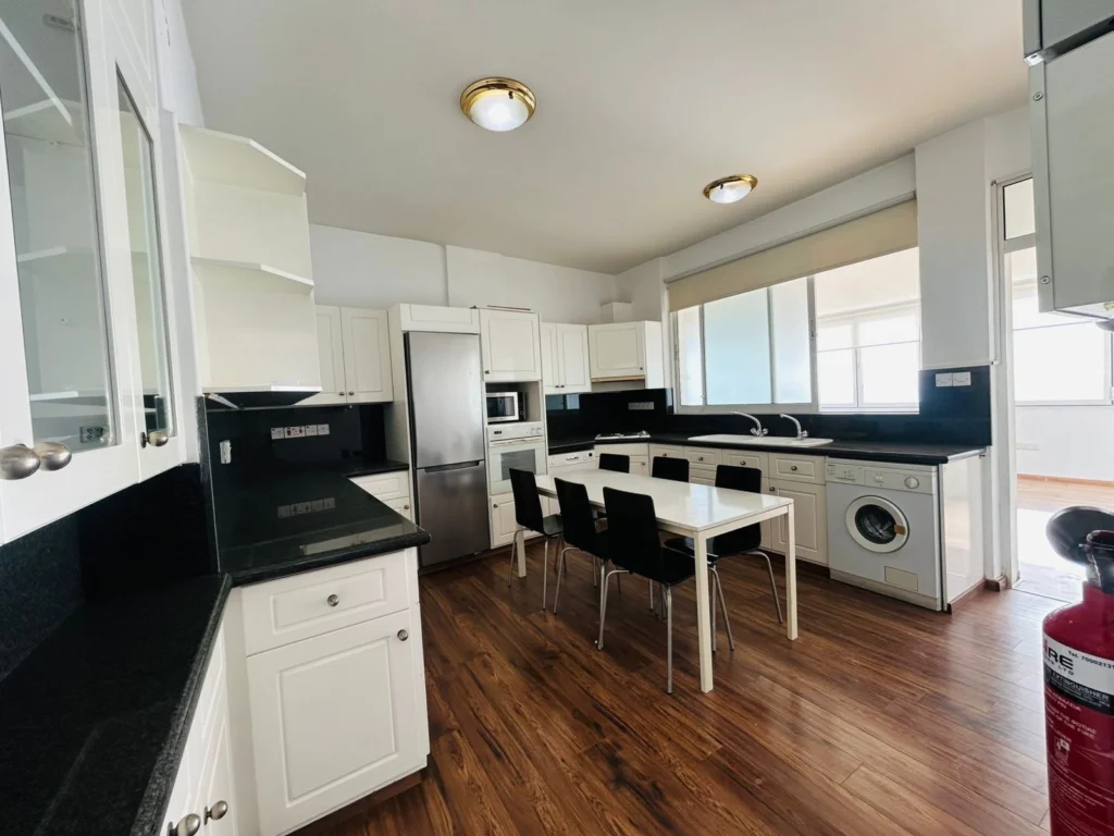 200m² Office for Rent in Limassol District