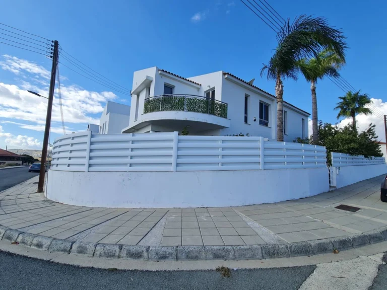 Cheap Houses and Villas for Sale Larnaca up to 600000 euro