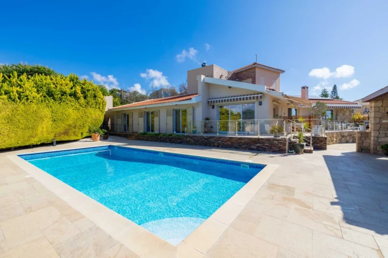 4 Bedroom House for Sale in Chlorakas, Paphos District