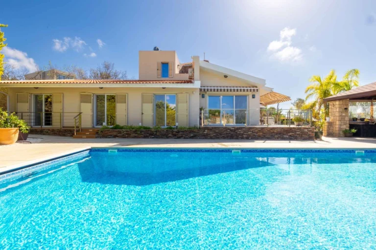 4 Bedroom House for Sale in Chlorakas, Paphos District