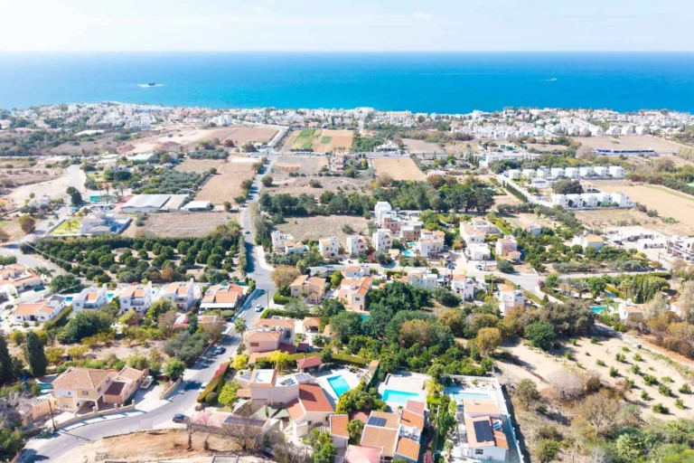 4 Bedroom House for Sale in Chlorakas, Paphos District