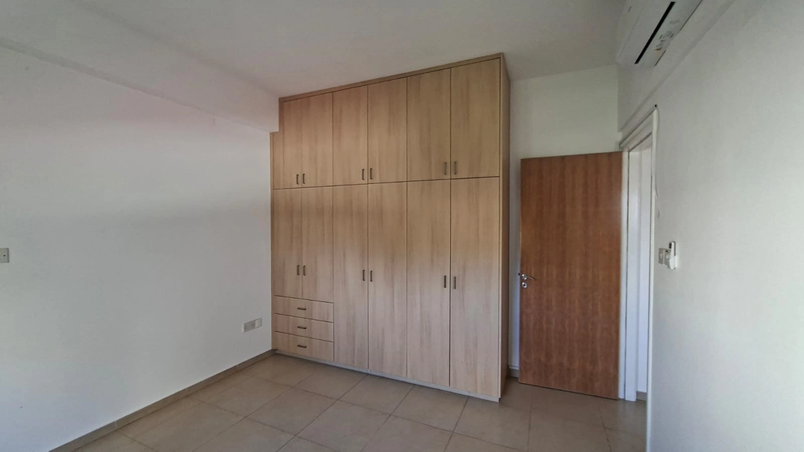 85m² Office for Rent in Paphos District