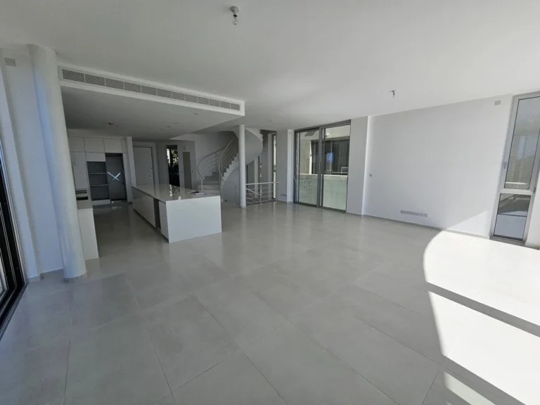 5 Bedroom House for Sale in Chlorakas, Paphos District