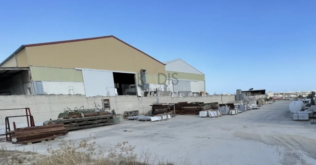 636m² Commercial for Sale in Aradippou, Larnaca District
