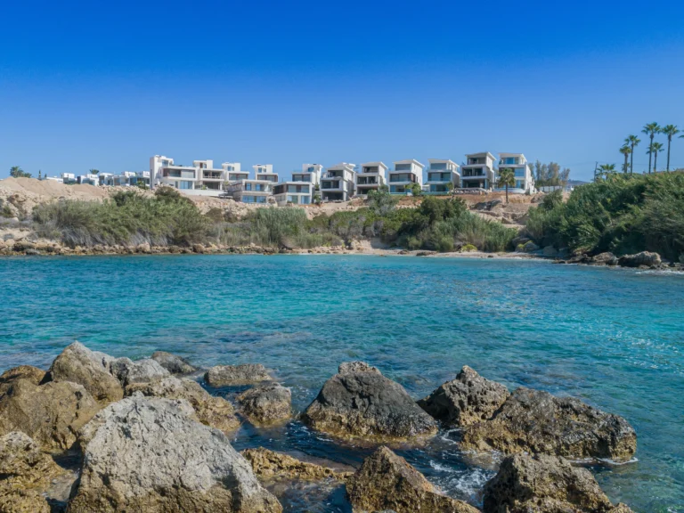 5 Bedroom House for Sale in Kissonerga, Paphos District