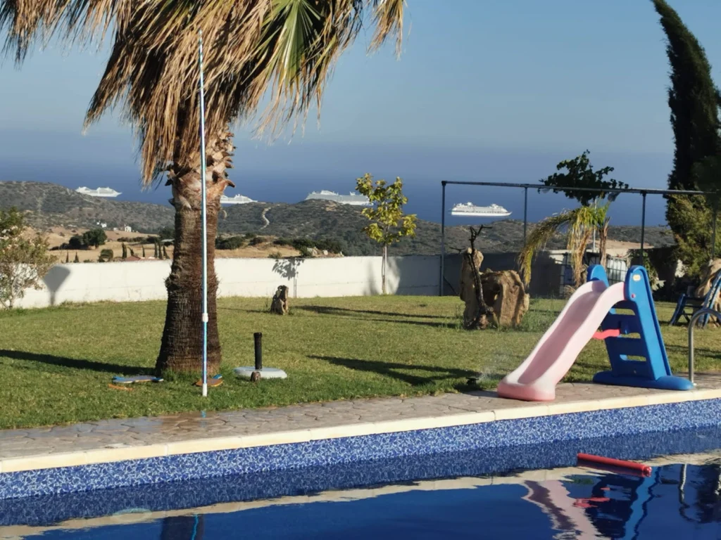 5 Bedroom House for Rent in Parekklisia, Limassol District