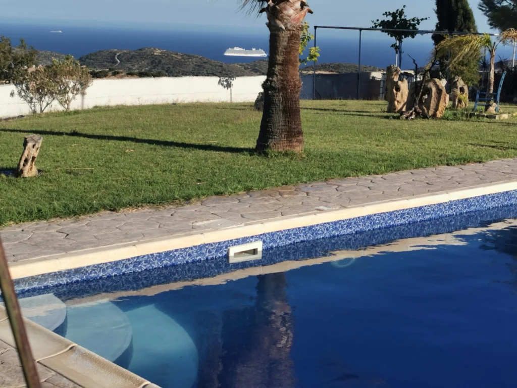 5 Bedroom House for Rent in Parekklisia, Limassol District