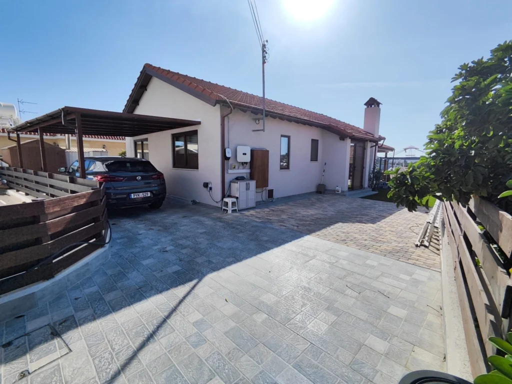 2 Bedroom House for Sale in Parekklisia, Limassol District
