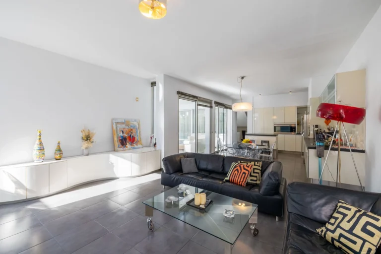 5 Bedroom House for Sale in Paphos – Anavargos