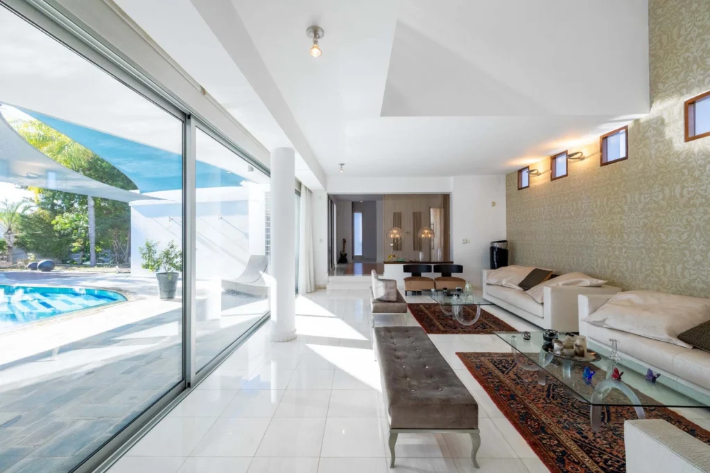 5 Bedroom House for Sale in Paphos – Anavargos