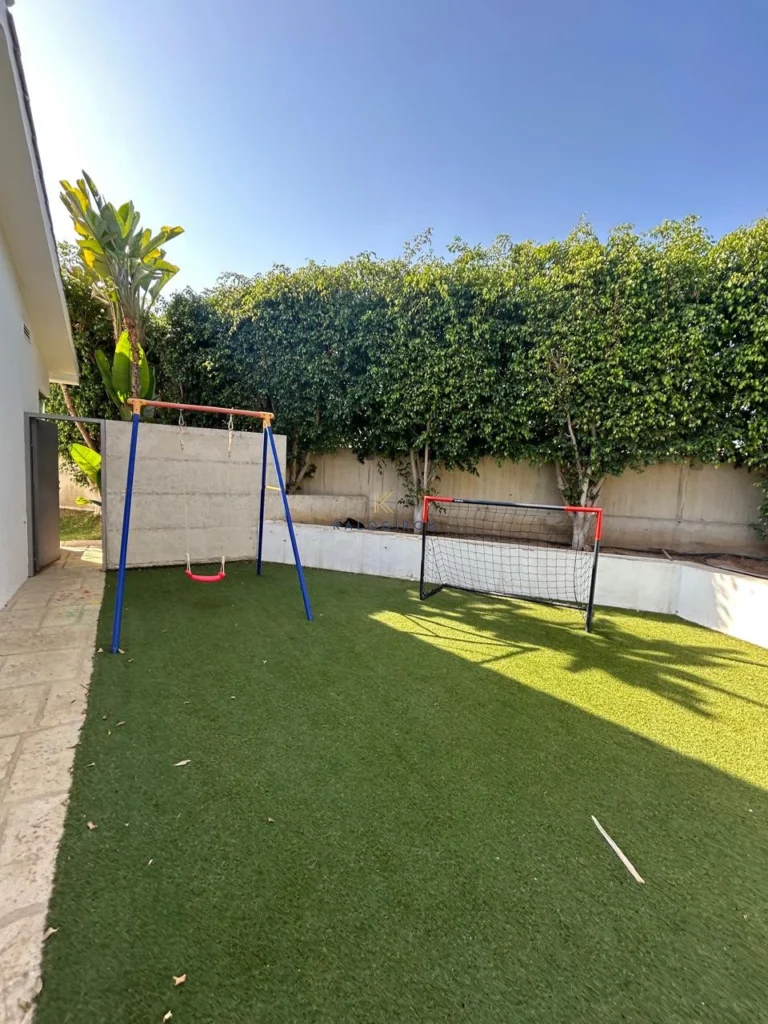 5 Bedroom House for Sale in Vergina, Larnaca District