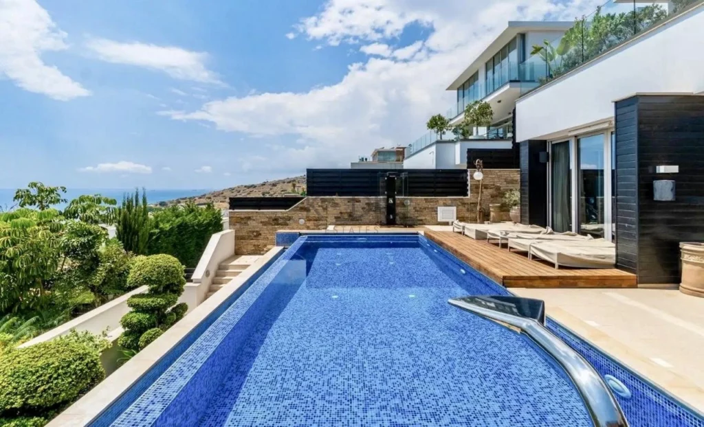5 Bedroom House for Rent in Agios Tychonas, Limassol District