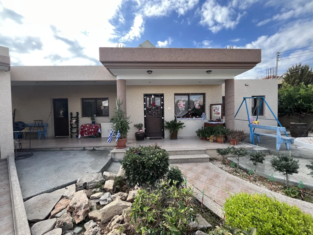 5 Bedroom House for Sale in Episkopi, Limassol District