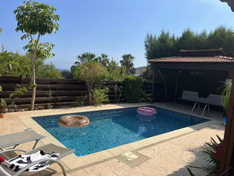2 Bedroom House for Rent in Agios Tychonas, Limassol District
