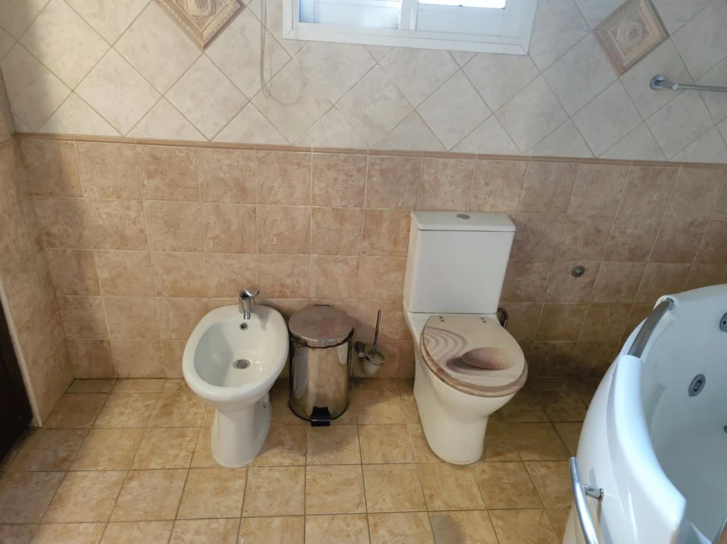 2 Bedroom House for Rent in Agios Tychonas, Limassol District