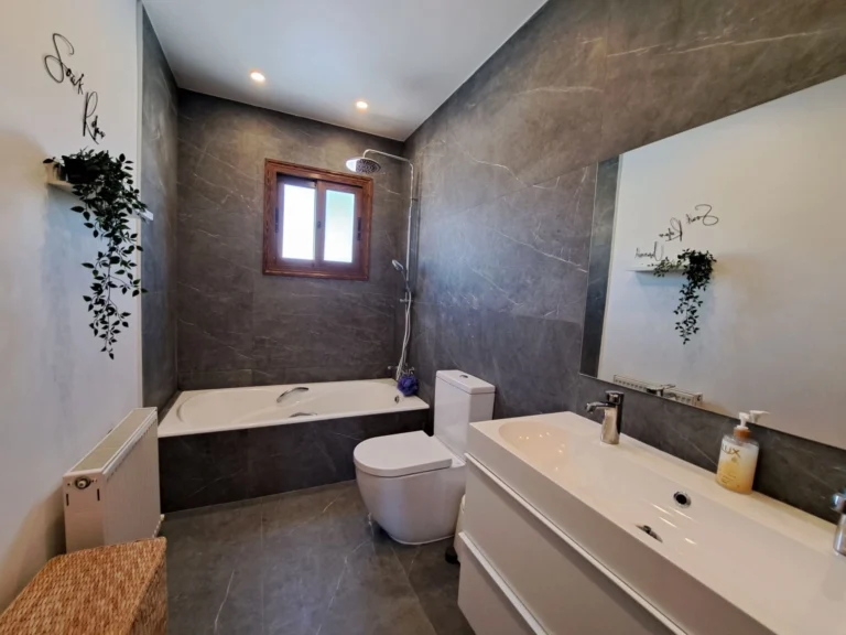 5 Bedroom House for Sale in Konia, Paphos District