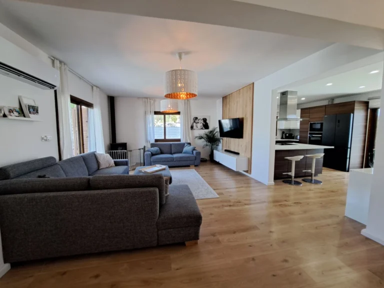 5 Bedroom House for Sale in Konia, Paphos District