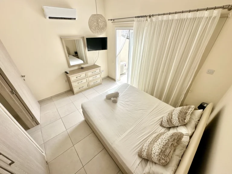 2 Bedroom House for Sale in Tombs Of the Kings, Paphos District