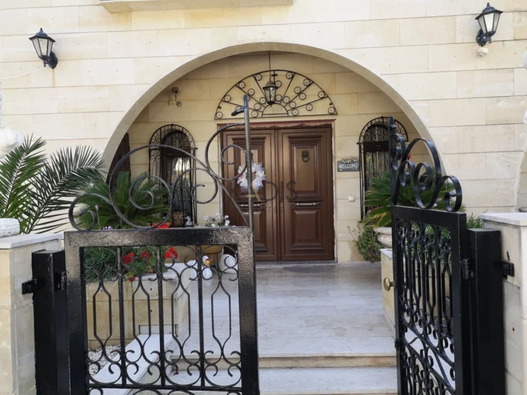 330m² House for Sale in Aglantzia, Nicosia District