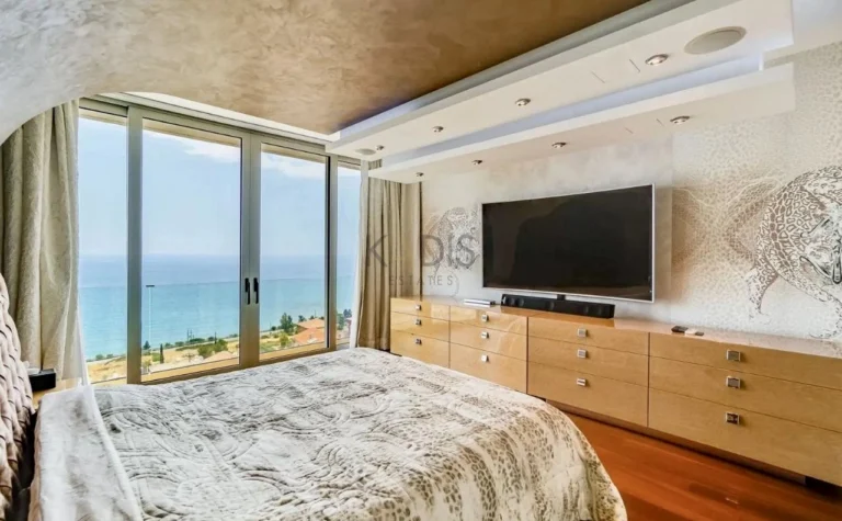 5 Bedroom House for Sale in Agios Tychonas, Limassol District