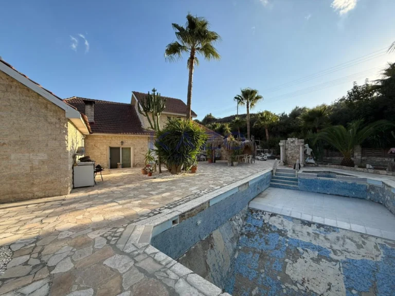 320m² House for Sale in Pyrgos Lemesou, Limassol District