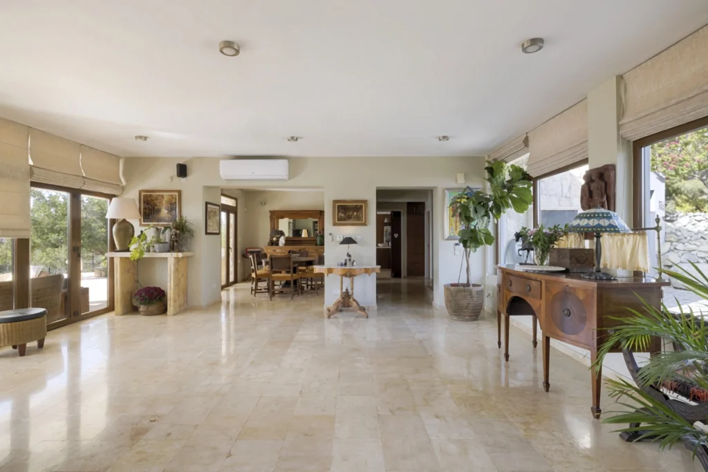 5 Bedroom House for Sale in Parekklisia, Limassol District