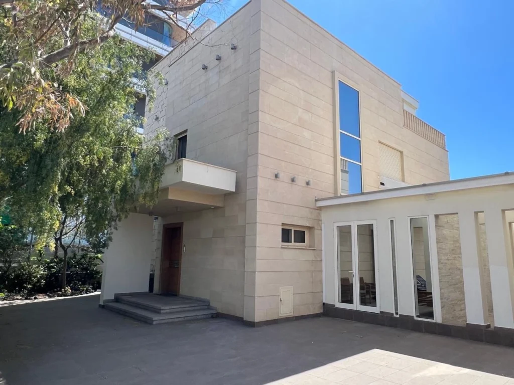 5 Bedroom House for Rent in Parekklisia Tourist Area, Limassol District