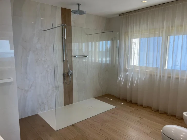 5 Bedroom House for Rent in Parekklisia Tourist Area, Limassol District