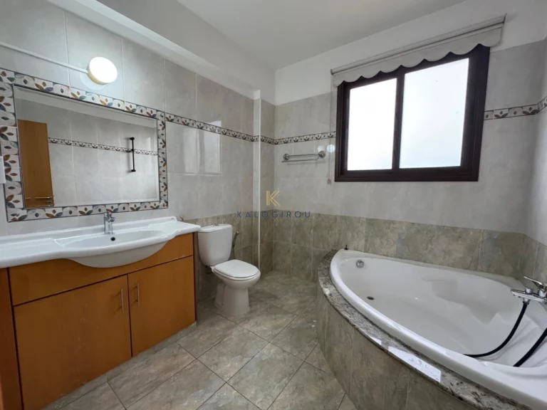 5 Bedroom House for Sale in Oroklini, Larnaca District