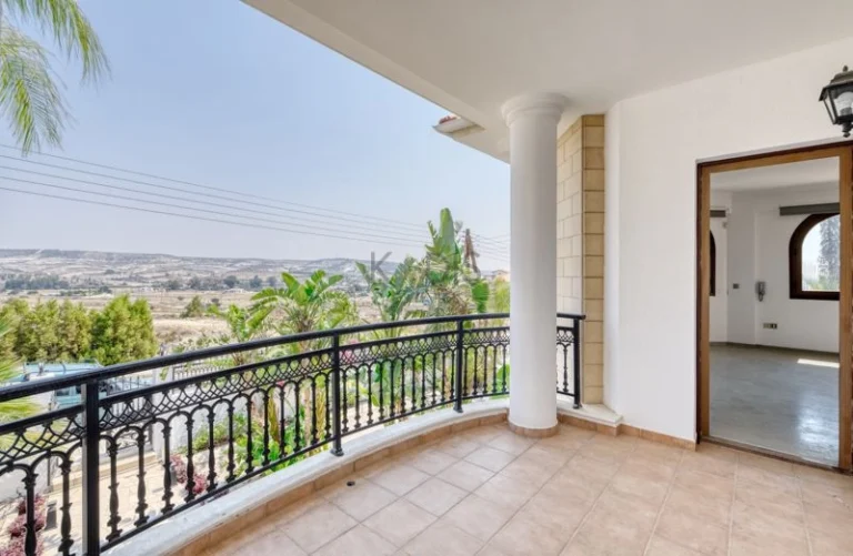 5 Bedroom House for Sale in Oroklini, Larnaca District