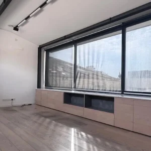 290m² Office for Rent