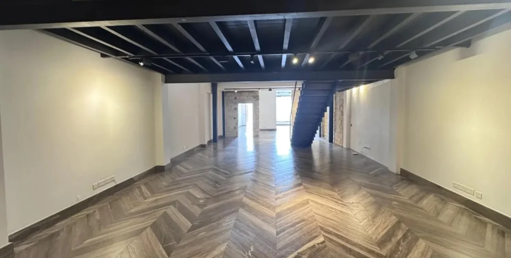 290m² Office for Rent