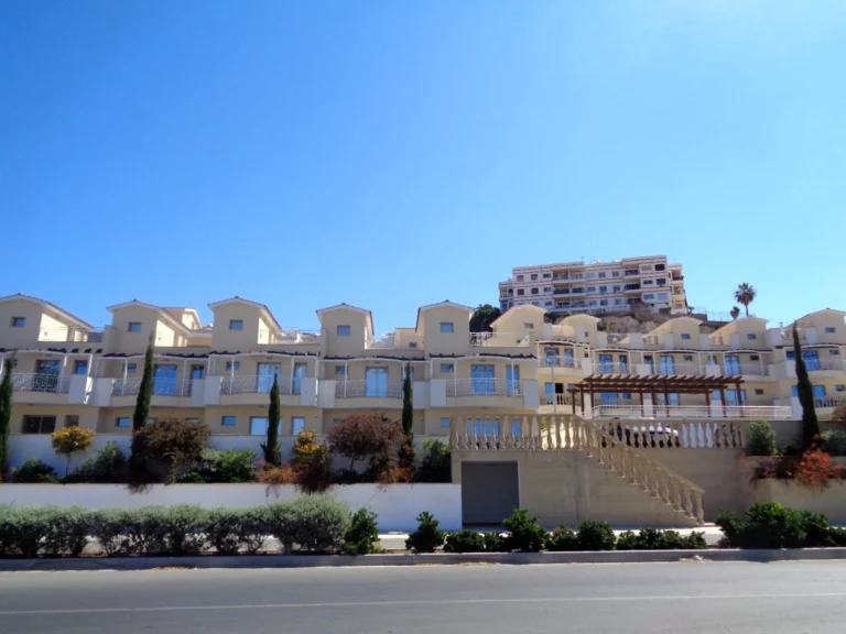 3 Bedroom Apartment for Sale in Paphos – Universal